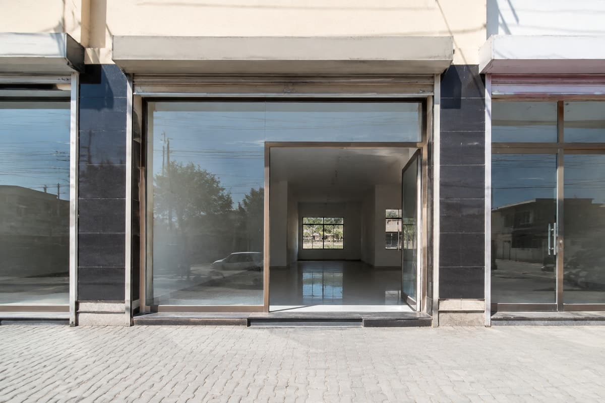 Ground floor shop on main road